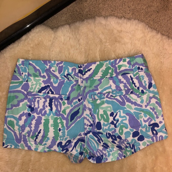 Lilly Pulitzer Walsh Short - Picture 4 of 5